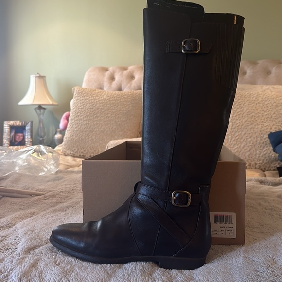 Ugg chocolate brown boots. All leather slightly worn.. - Picture 3 of 5